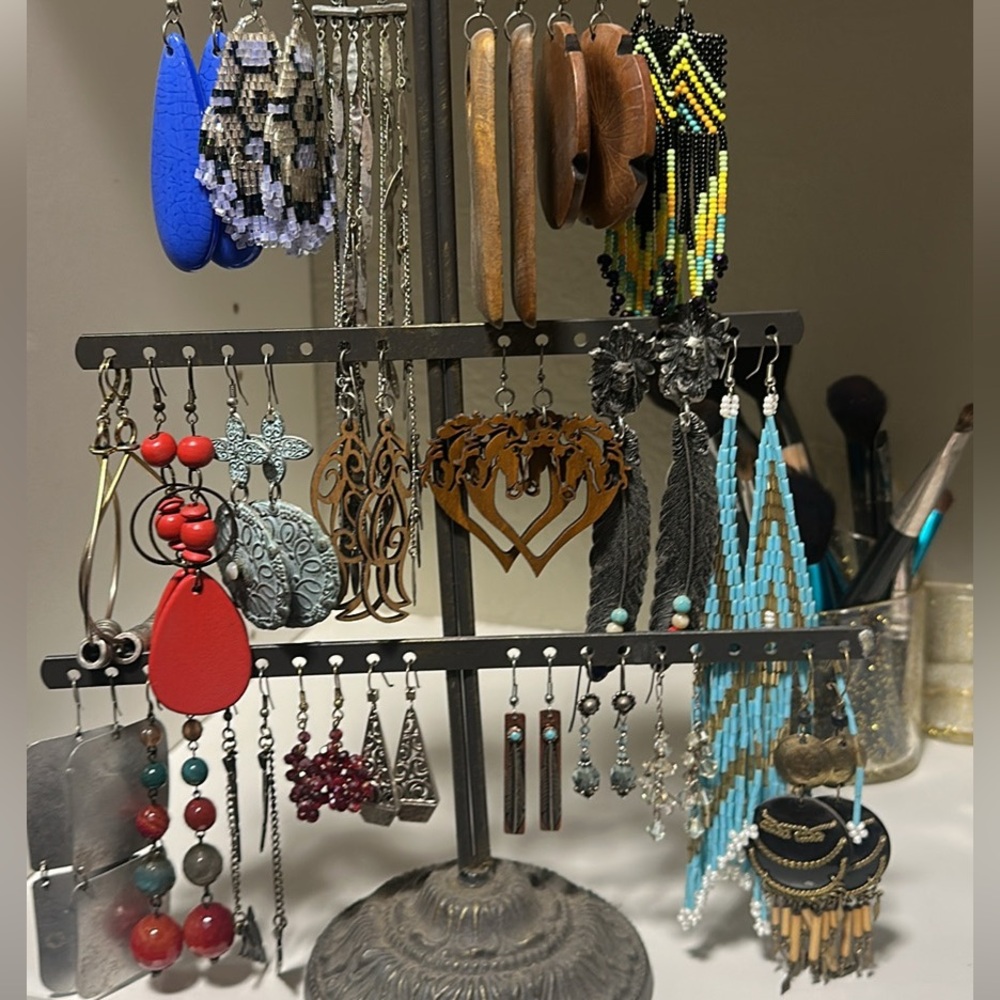 Over 20 different fun earring styles.